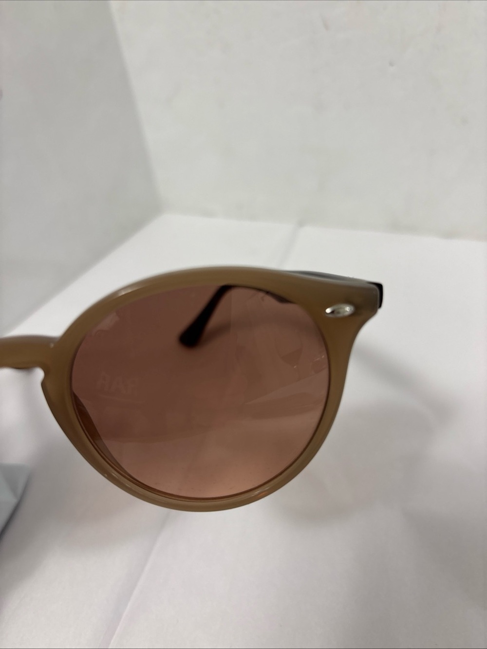 Ray-Ban Havana Round Sunglasses Beige Frame with Pink Gradient Gray Lenses. New. - Picture 3 of 10